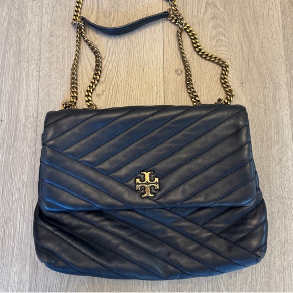 Tory Burch Navy Quilted Bag with Gold Chain - Picture 1 of 6
